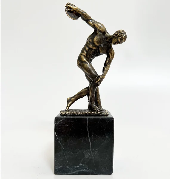 greek_statue.webp